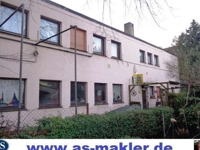 Wohnen und Arbeiten Einfamilienhaus mit Lager Werkstatt, Büro und Garagen