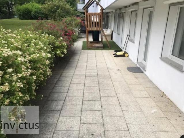 Wohnen und entspannen: 4 Zimmer Wohnung mit Garten, XL Terrasse und Garage/Stellplatz
