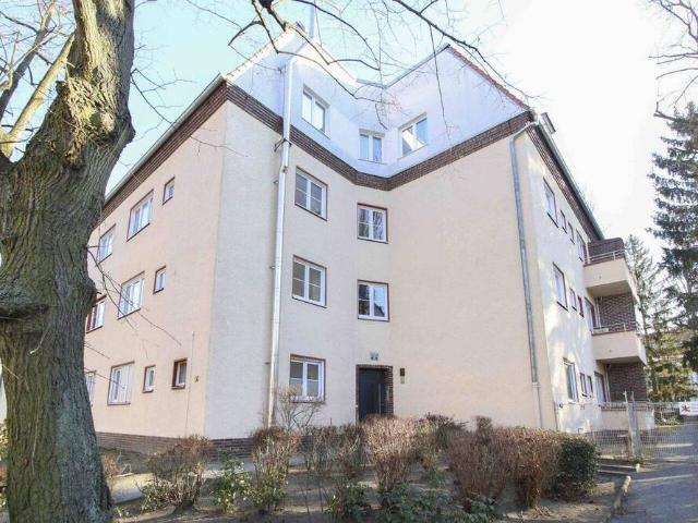 Wohnen über den Dächern: 3 Zimmer Wohnung mit privater Aufdachterrasse in Lankwitz