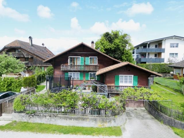 Wohnen & vermieten: zwei Wohnungen, sonniger Garten