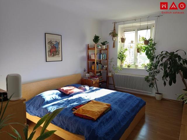Wohnen zwischen Stadt und Natur im grünen Garsten: helle 3 Raumwohnung begeistert mit offener Küche, viel Privatsphäre und praktischem Abstellraum in ruhiger Lage nahe Steyr!