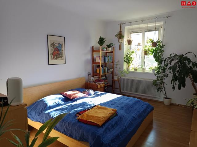 wohnen zwischen stadt und natur im grünen garsten: helle 3 raumwohnung begeistert mit offener küche, viel privatsphäre und praktischem abstellraum in ruhiger lage nahe steyr!