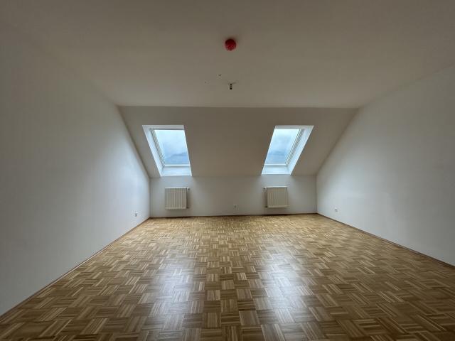 WOHNHOF LKH | Charmante Dachgeschoss Wohnung | Ab 01. Juni 2026 verfügbar