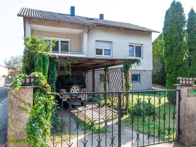 Renovierungsbedürftiges Wohnhaus mit Gästehaus in Neusiedl am See