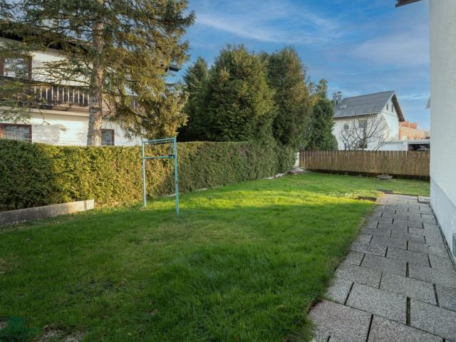 Wohnhaus für zwei Familien in schöner Lage
