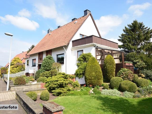 Wohnhaus mit 2 Wohnungen nebst Garage gute Ortslage