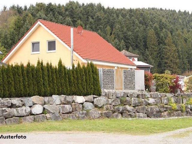Wohnhaus mit Anbauten und Gartenhaus provisionsfrei