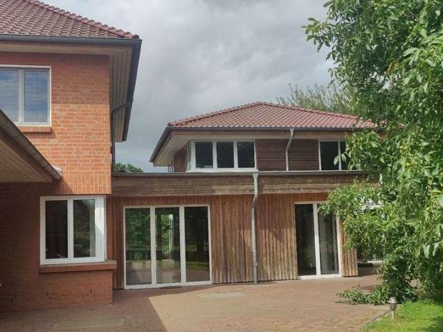 Vielseitiges Immobilienensemble mit Wohn, Gewerbe und Tierhaltungsmöglichkeiten