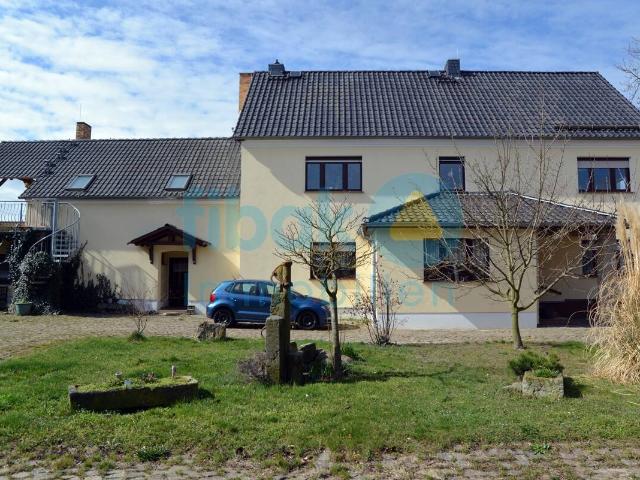 Wohnhaus mit Geschichte und Zukunft: Großzügiger Hof für neue Lebenskonzepte