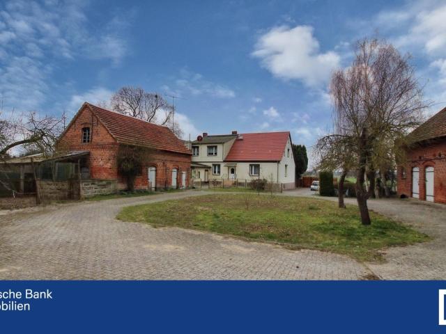 Wohnhaus mit grossem Garten und weitläufiger Hofanlage einer früheren Landwirtschaft