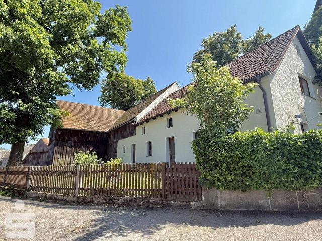 Wohnhaus mit großem Scheunenanbau in ruhiger Lage