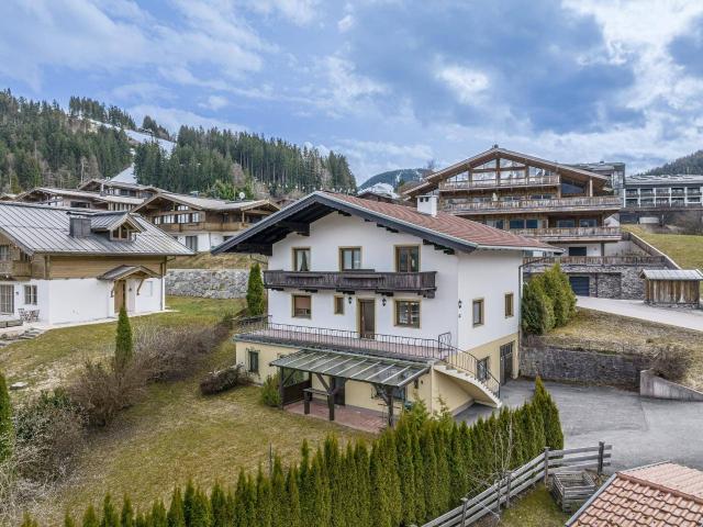 Wohnhaus mit drei Wohneinheiten