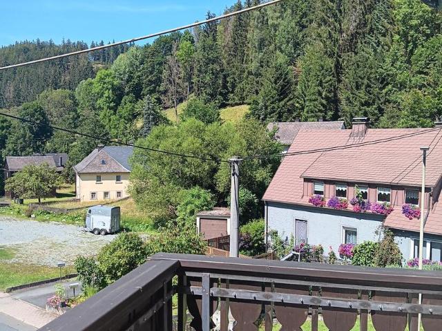 Wohnhaus mit Laden, Werkstatt, Garagen usw.!