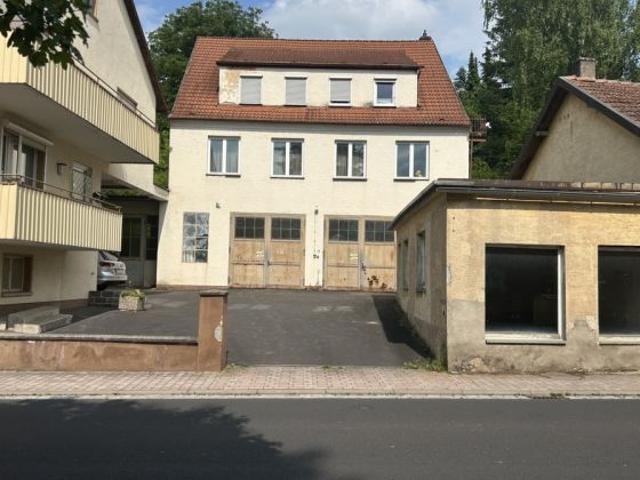 Wohnhaus mit Lagerfläche, Werkstatt und Nebengebäude