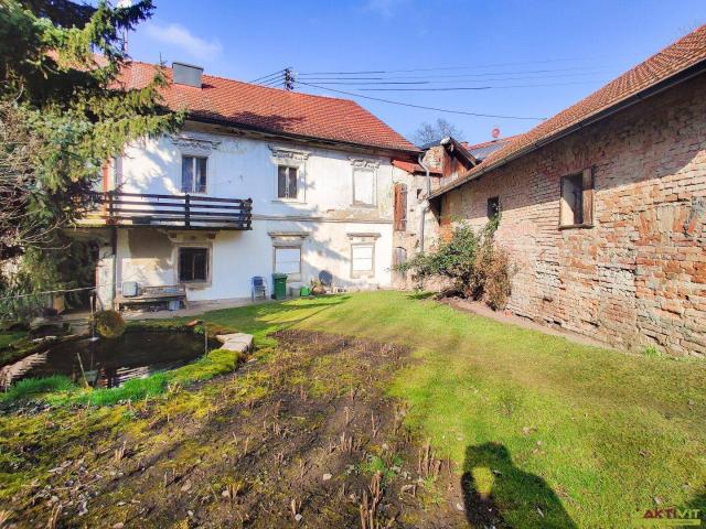 Wohnhaus mit Stallungen im Zentrum von Lambach. Sanierungspotential mit Widmung „Gemischtes Baugebiet