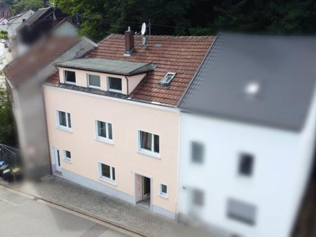 Wohnhaus mit zwei Wohneinheiten in zentraler Lage von Beckingen
