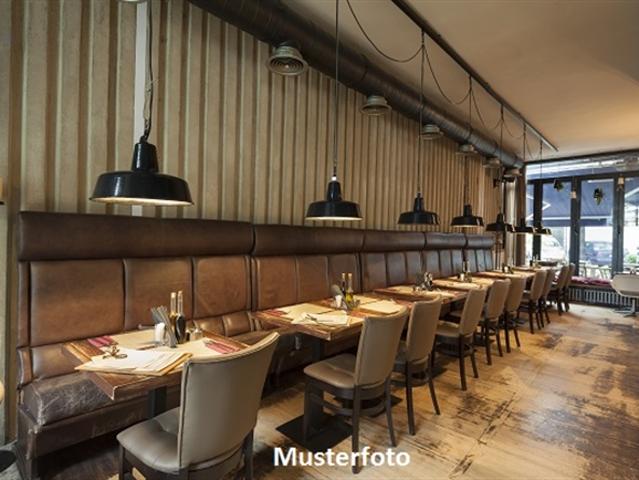 Wohnhaus/Restaurant und Land
