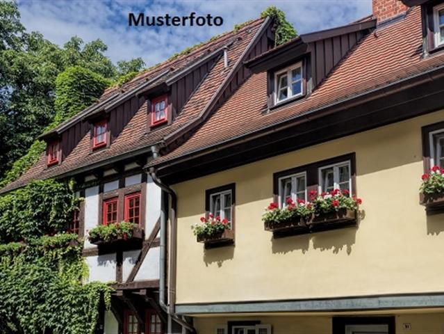 Wohnhaus/Restaurant und Land