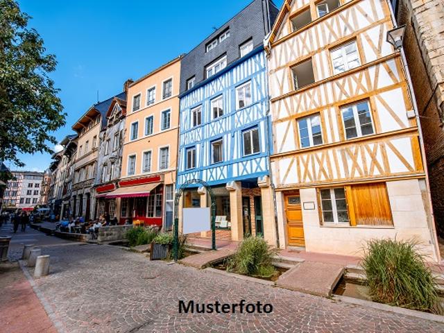 Wohnhaus/Restaurant und Land