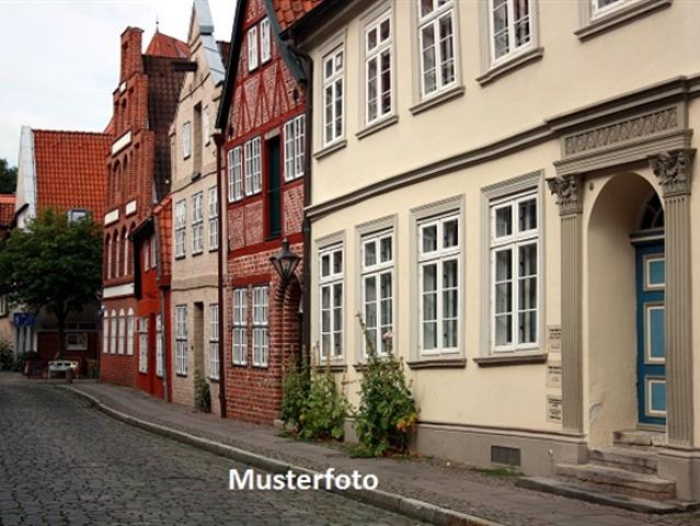 Wohnhaus/Restaurant und Land