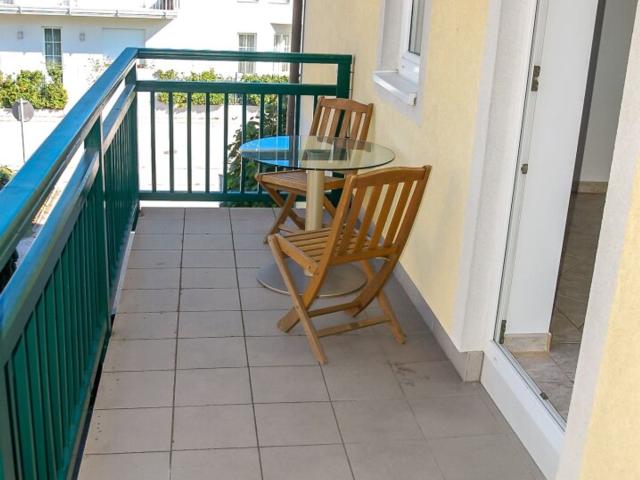 Wohnlage im Süden von Amstetten. Vermietete 3 Zi. Wohnung. Zwei Balkone und großer Gemeinschaftsgarten