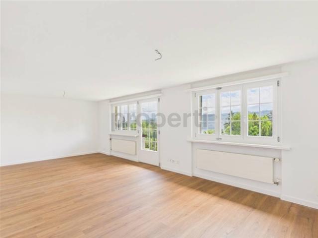 Wohntraum am Zürichsee Exklusive Maisonette mit Seesicht und eigenem Gartenanteil