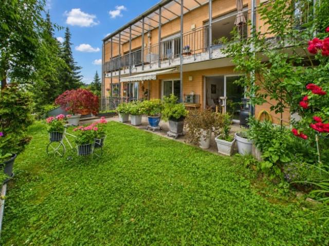 WOHNTRAUM AUF ZWEI EBENEN MIT GARTEN UND BALKON