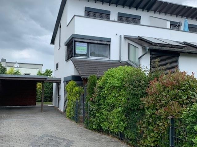 Wohntraum! DHH mit 155 m² Wfl Carport und gepflegtem Garten