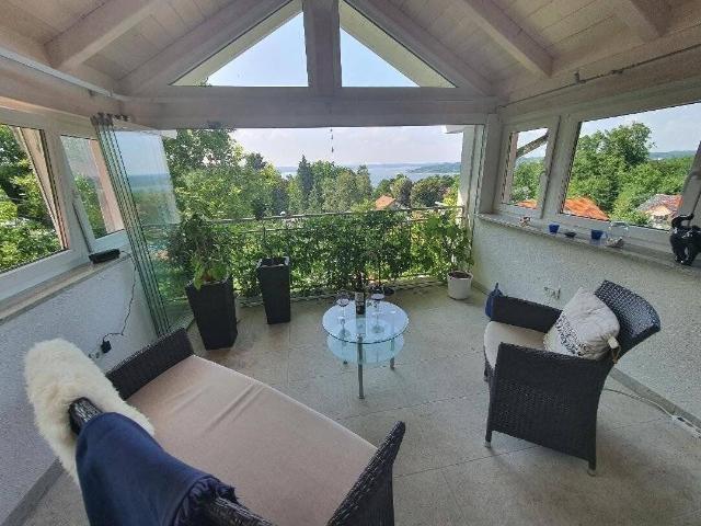 Wohntraum mit Seeblick: 1 bis 3 Generationen Villa, ruh. Lage an Sackgasse