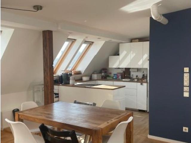 Geräumige 3 Zimmer Dachgeschosswohnung mit Home Office 130qm