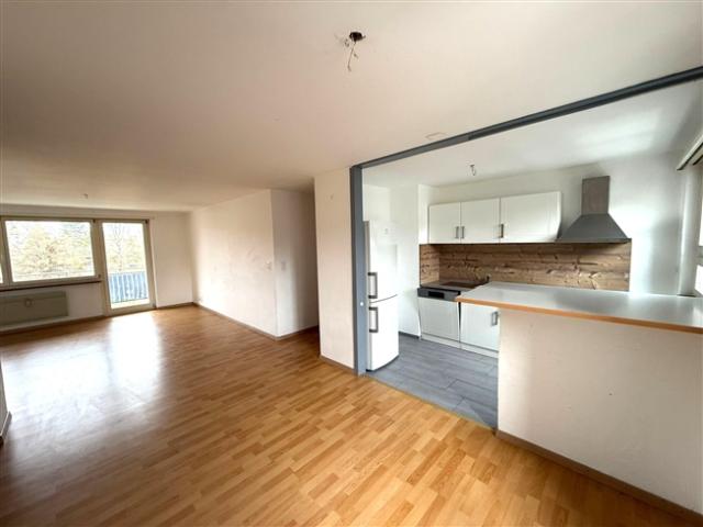 Wohnung mit 4.5 Zimmern im 1. Stock