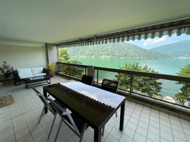 ! WOHNUNG MIT ZWEI TERRASSEN DIREKT ZUM SEE HINAUS!