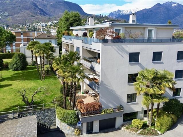 WOHNUNG MIT DESIGNERMÖBELN INKLUSIVE, SCHWIMMBAD UND FITNESS