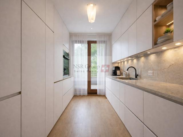 Wohnung mit großzügiger Terrasse, Parkblick und Schwimmbad – Verkauf über SI