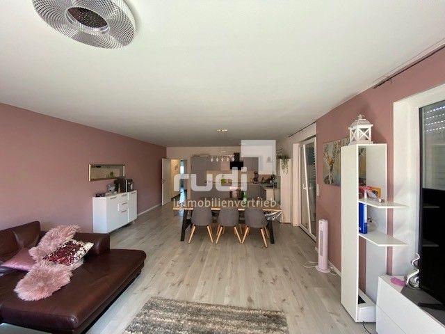 Wohnung im EG mit einer gemütlichen Terrasse zu vermieten!