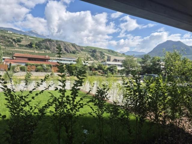 Wohnung im Erdgeschoss mit Terrasse, Uvrier