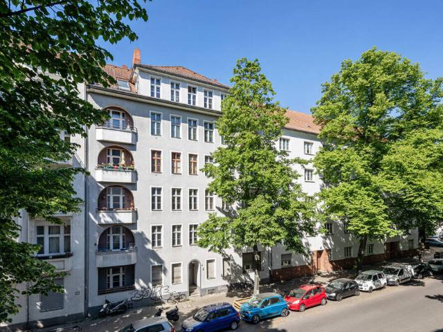 Wohnung im Schillerkiez mit West Balkon und Altbau Charme