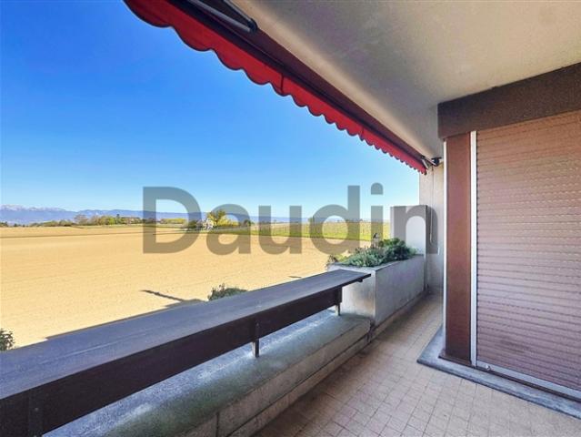 Wohnung überqueren mit ungehindertem Blick auf die umliegende Landschaft