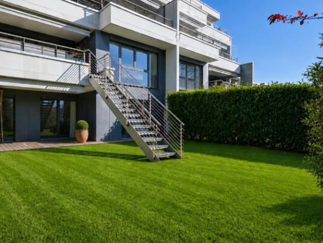 Maisonette Wohnung mit eigenem Garten in Pully