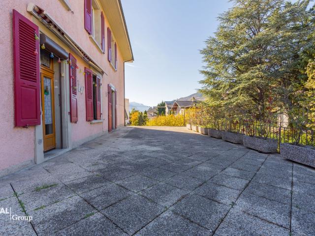 Wohnung 4,5 Zimmer mit 64 m² Kautionswerkstatt, zur Renovierung