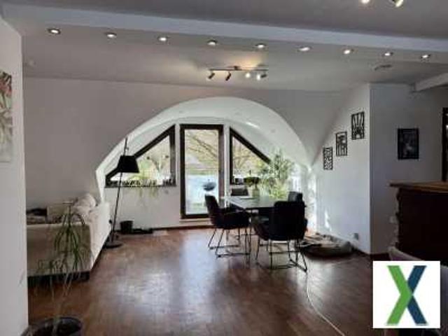 Wohnungspaket: 2 Wohnungen mit Balkonen, Garten, Garagen, Wintergarten, Teich und Terrasse