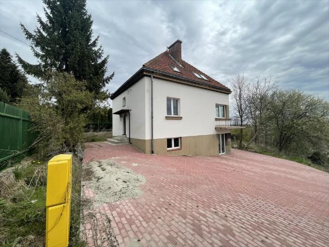 Na wynajem przestronny dom 170 m² z tarasem i 7 pokojami