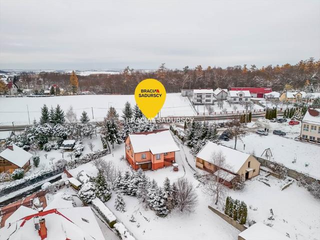 Wolnostojący dom 195 m² na 30 arach w Pietrzejowicach