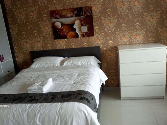 Wolskel Road D13, Terrace