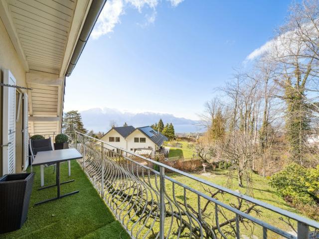 Worth a visit! Spacious and bright semi detached house with view | dreamo. Ch