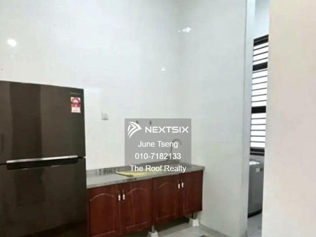 Worth Buy 3 Storey shop in hot spot area of Seberang Jaya. Land: Approx 1400sf Build up: Approx 4200sf Leasehold Near hotels, banks, hospitals, Sunway mall, etc. Contact Esther SiM at 0165518