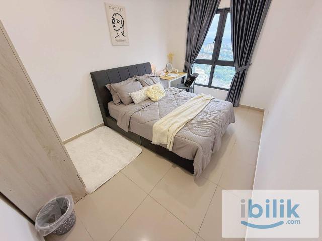 Work from home friendly! Premium queen room 5mins to ikea & the curve