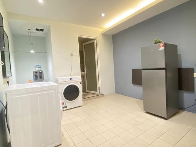 Working at Bandar Sunway Room with private bathroom at PJS 8