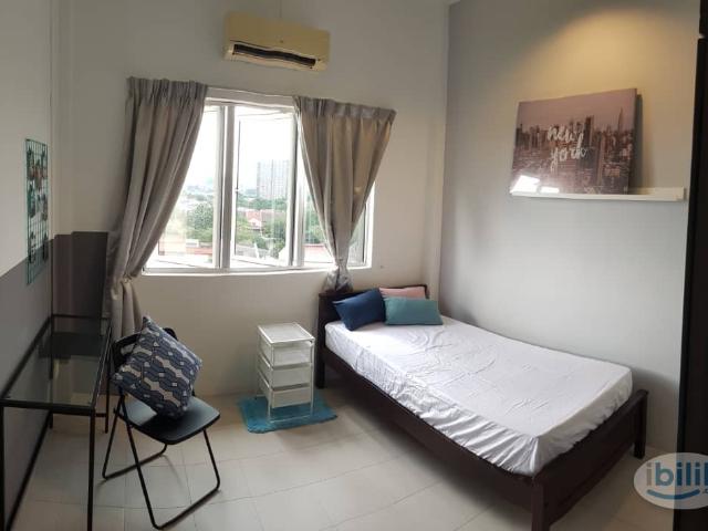 Working in Subang Jaya areas? SS17 Large Medium Room near LRT SS15, Temasya Glenmarie, UOA Business Park, Empire, Cons