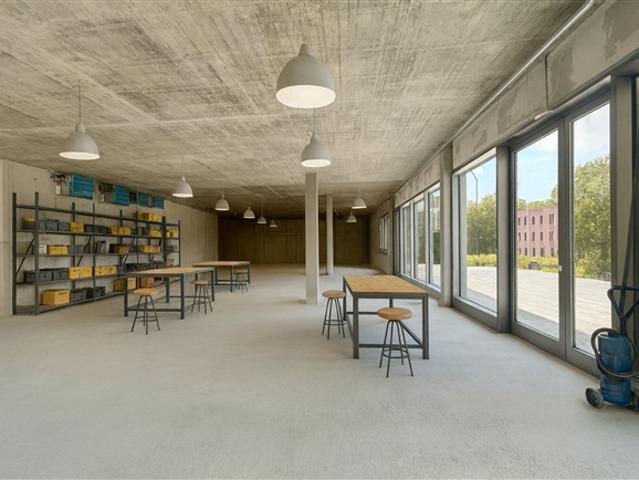 Werkstattbereich, Büro verfügbar, sofortige Miete in Renens Kopie
